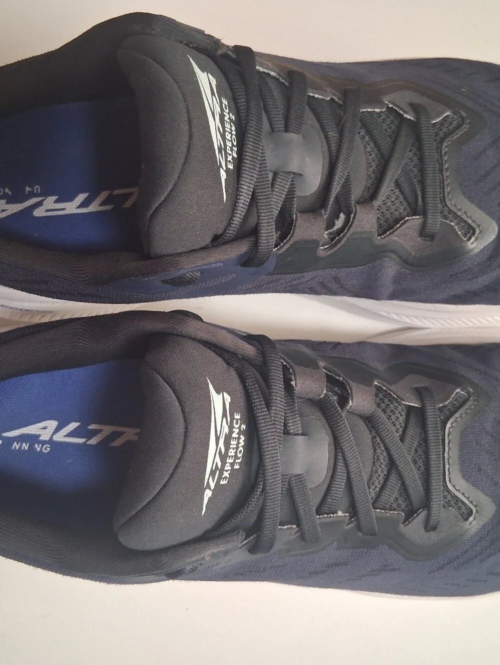 Altra Experience Flow 2 Men’s Running Shoes – Size 10.5, Navy/White